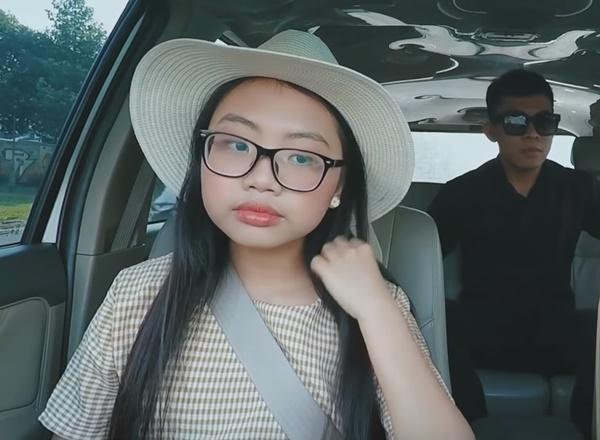 Phương Mỹ Chi gây tranh cãi khi trang điểm tới trường và hát nhạc tình-1