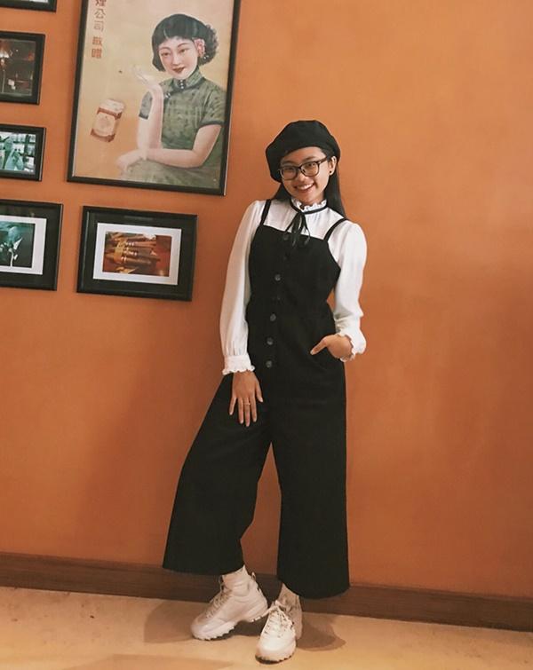 Phương Mỹ Chi gây tranh cãi khi trang điểm tới trường và hát nhạc tình-2