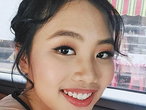 Phương Mỹ Chi gây tranh cãi khi trang điểm tới trường và hát nhạc tình