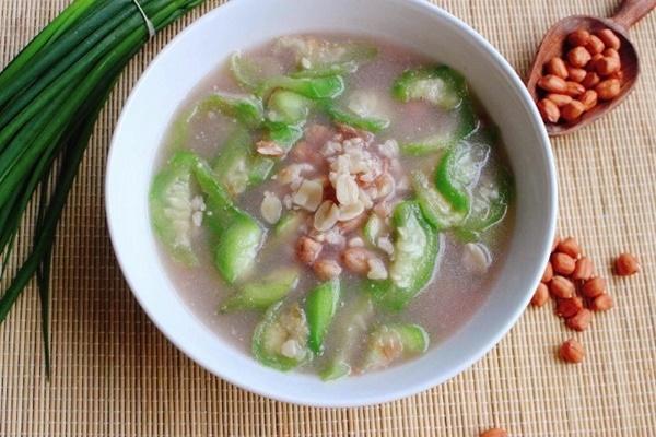 Canh mướp nấu lạc dân dã và lạ miệng-1