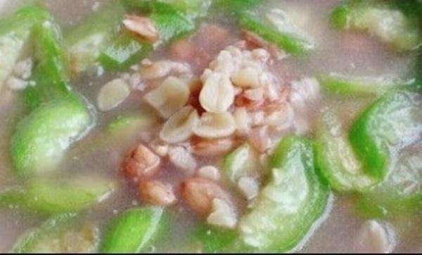 Canh mướp nấu lạc dân dã và lạ miệng-5