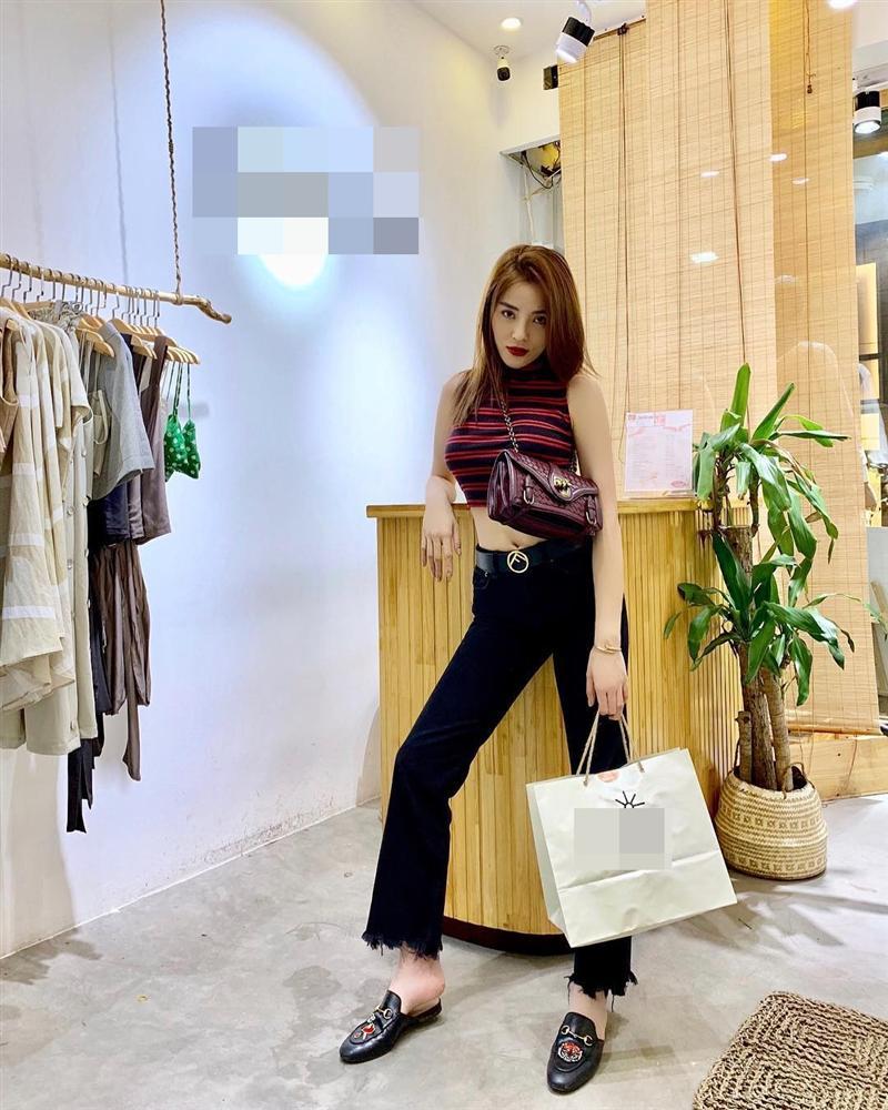 Huyền Baby hóa kiều nữ nóng bỏng bên đại gia Hạnh Sino nổi bật nhất STREET STYLE tuần qua-7