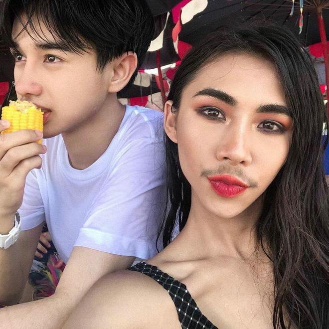 Gái xinh với sở thích nghiện nuôi râu kì quái khiến ai nhìn vào cũng giật mình thốt lên cạo ngay đi-1