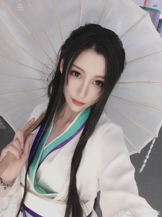 Hai cô gái Trung Quốc cosplay Thanh Xà - Bạch Xà đi mua trà sữa-3