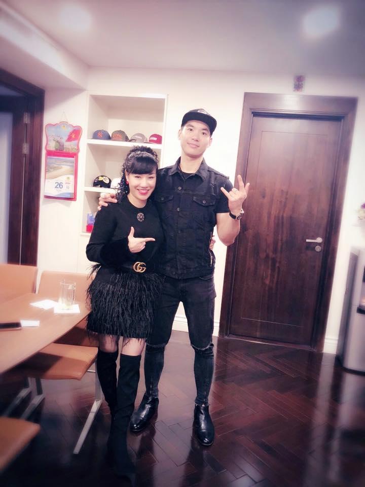 Khéo nịnh thế này bảo sao vợ nhiều tuổi của Trương Nam Thành lại chẳng được bố mẹ chồng yêu thương-2