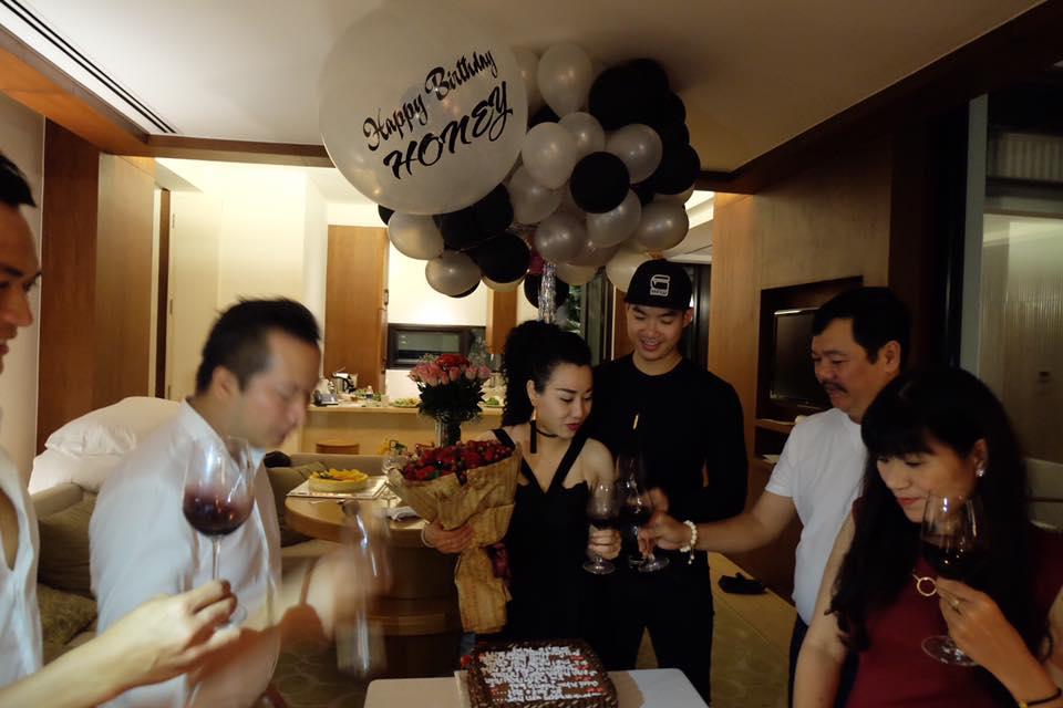 Khéo nịnh thế này bảo sao vợ nhiều tuổi của Trương Nam Thành lại chẳng được bố mẹ chồng yêu thương-15