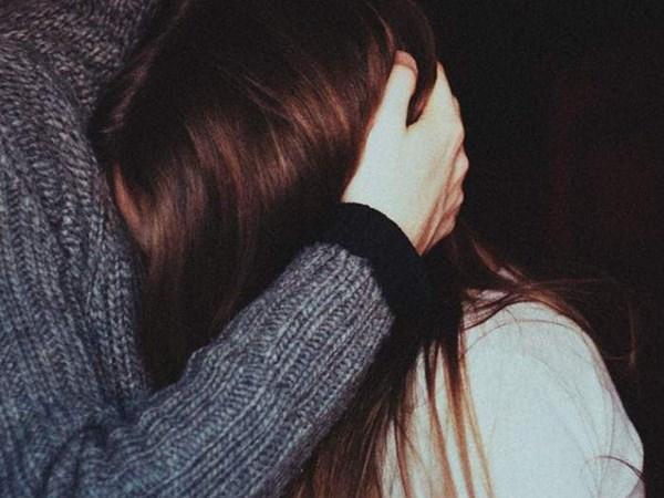 Phù dâu ngực khủng khiến cô dâu bị chìm nghỉm trong lễ cưới-4