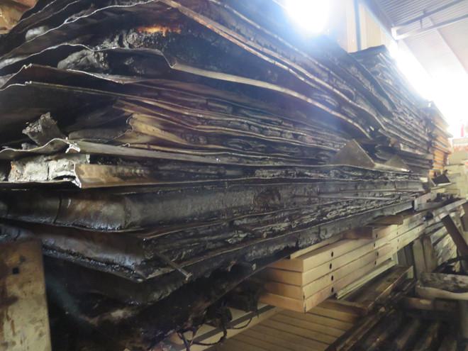 Công nhân nhà máy thép tháo chạy khi kho chứa hàng bốc cháy-2