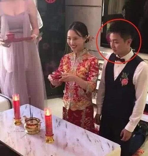 Phù dâu ngực khủng khiến cô dâu bị chìm nghỉm trong lễ cưới-2