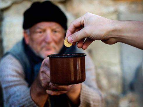 Giải mã giấc mơ: Nằm mơ thấy tiền là điềm báo tốt hay xấu?