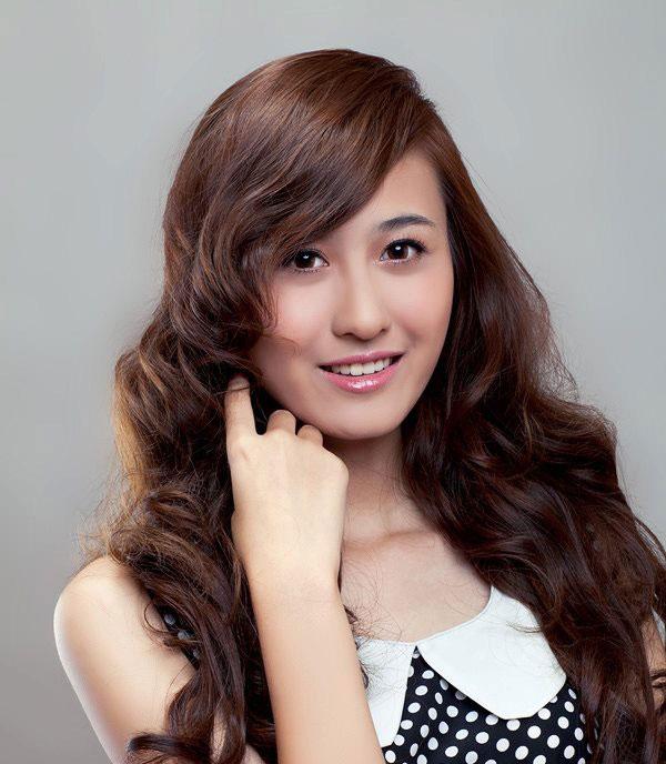 Có phải hotgirl đình đám Hà Lade phẫu thuật thẩm mỹ nữa không mà sao gương mặt đơ như tượng sáp đáng sợ thế này?-3