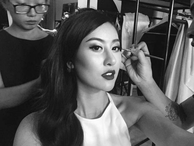 Có phải hotgirl đình đám Hà Lade phẫu thuật thẩm mỹ nữa không mà sao gương mặt đơ như tượng sáp đáng sợ thế này?-4