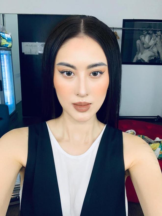 Có phải hotgirl đình đám Hà Lade phẫu thuật thẩm mỹ nữa không mà sao gương mặt đơ như tượng sáp đáng sợ thế này?-1