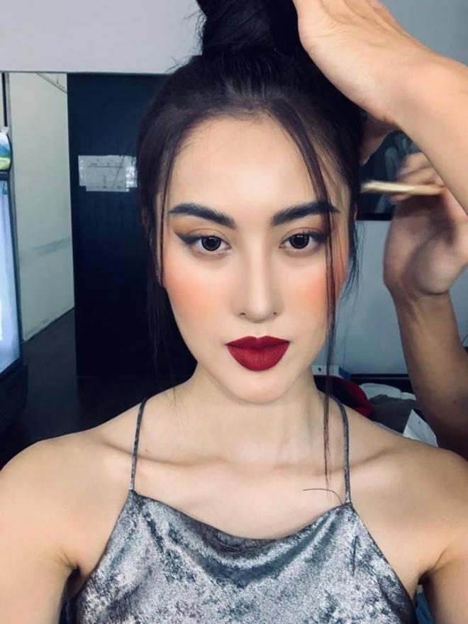 Có phải hotgirl đình đám Hà Lade phẫu thuật thẩm mỹ nữa không mà sao gương mặt đơ như tượng sáp đáng sợ thế này?-5