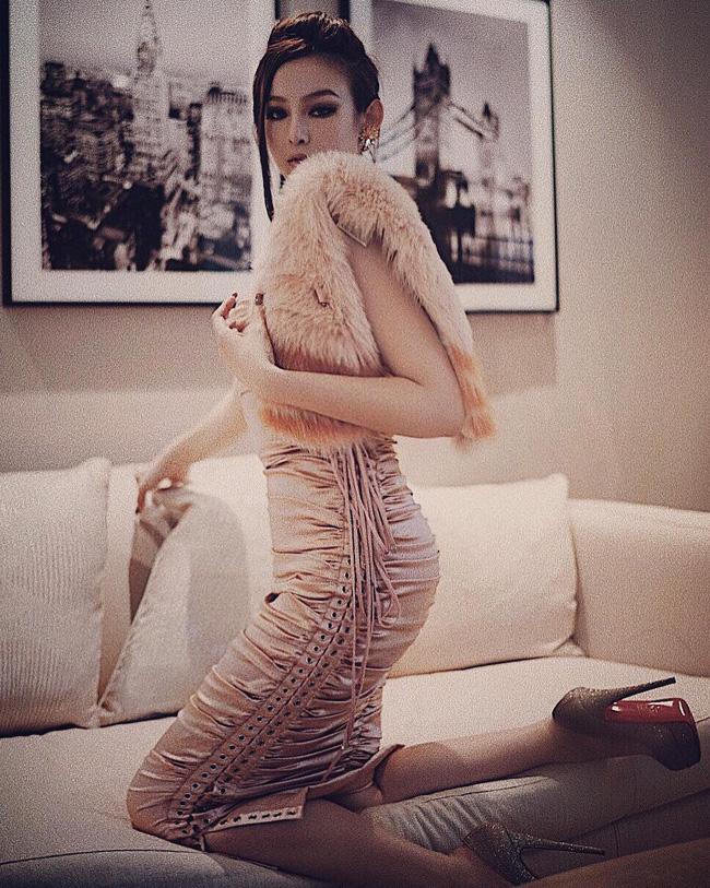 Một chiếc váy 4 số phận: Ngô Cẩn Ngôn - Địch Lệ Nhiệt Ba - Ngọc Trinh đều xách dép cho một bà mẹ bỉm sữa-6