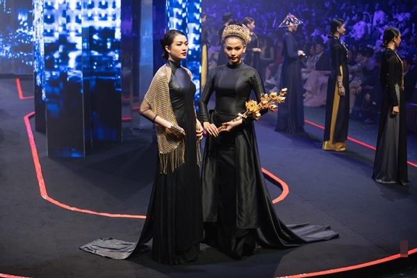 Thanh Hằng mặc váy đính đầy vàng vẫn catwalk thần thái đỉnh cao-12