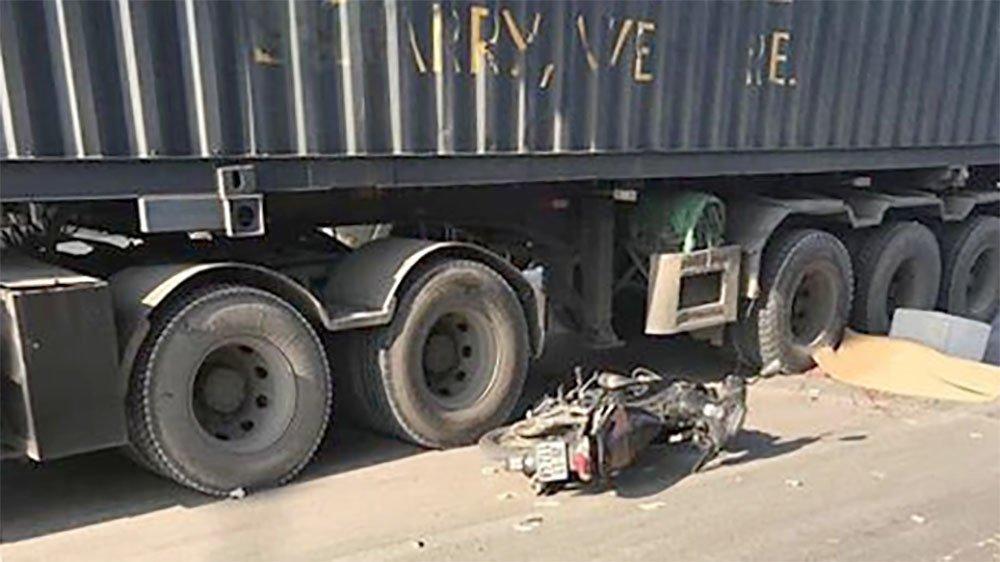 Hà Nội: Thầy dạy tiếng Anh người Nam Phi tử vong dưới gầm xe container-1