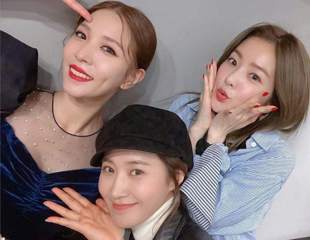 Hài hước khi So Ji Sub trút bỏ hình tượng nam tính, hoá thân thành bà thím-9