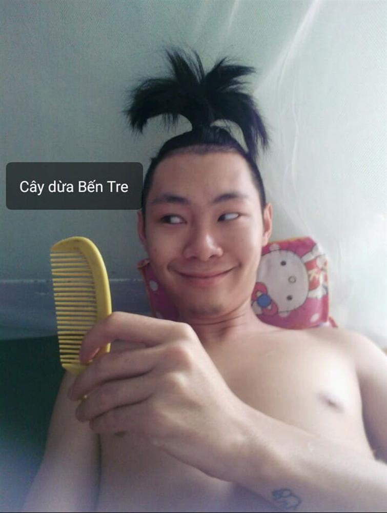 Phải cắt đầu đinh vì khám nghĩa vụ, chàng trai làm cả album ảnh siêu lầy với mái tóc dài nuôi 2 năm-1