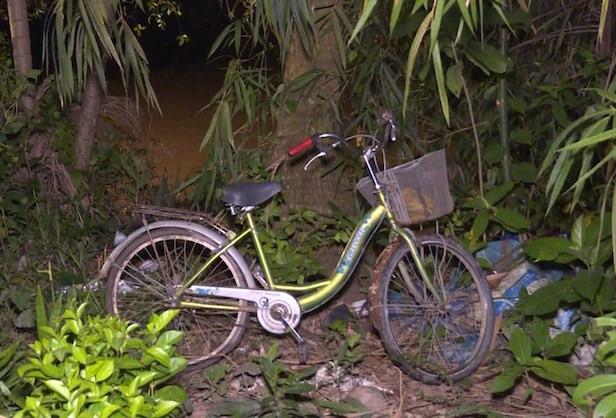 Bé gái 7 tuổi rơi sông mất tích trên đường đi học về-1