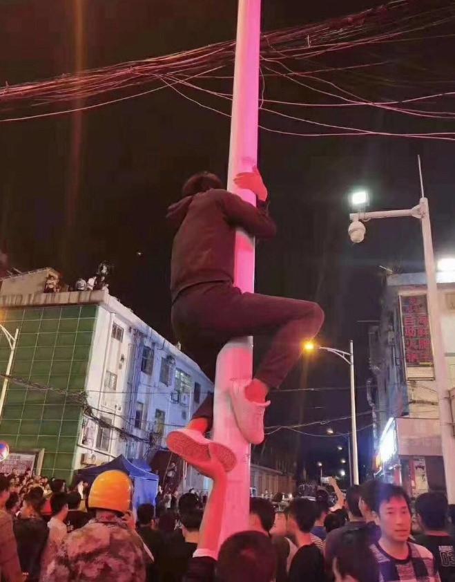 Châu Tinh Trì gây náo loạn khi quay phim mới ở Thâm Quyến-2