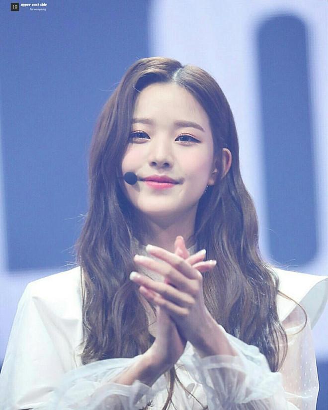 Nhóm nhạc 12 hot girl chào sân Kpop với thành tích ấn tượng-11