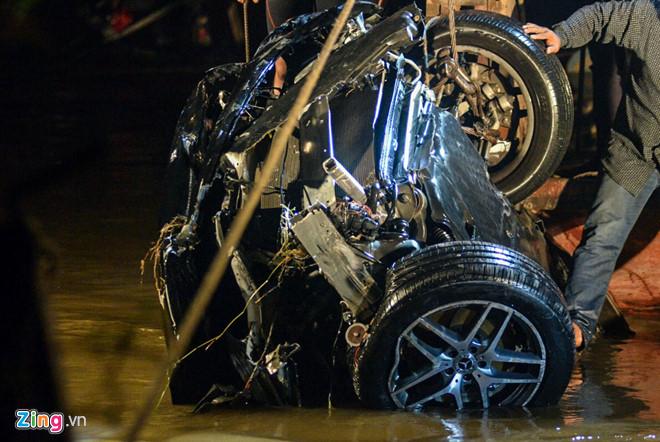 Tìm thấy 2 thi thể nạn nhân cùng chiếc Mercedes rơi xuống sông Hồng-14