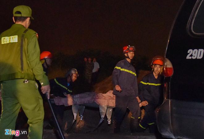 Tìm thấy 2 thi thể nạn nhân cùng chiếc Mercedes rơi xuống sông Hồng-16