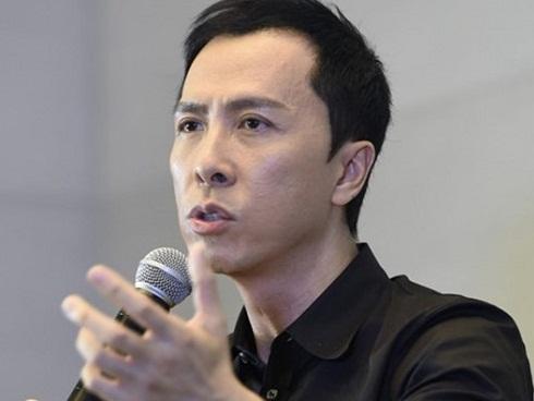 Chân Tử Đan nổi nóng khi bị đoàn phim chỉ trích gay gắt