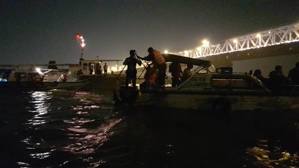 Xác định chủ xe Mercedes rơi từ cầu Chương Dương xuống sông Hồng-3