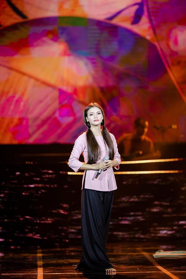 Xúc động trước một Phạm Phương Thảo nặng ân tình: Dành 2 ghế trống trong liveshow để tưởng nhớ người thầy quá cố-1