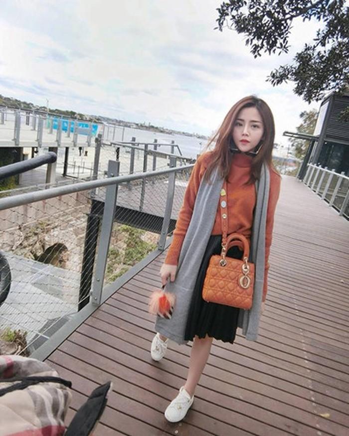 Ghen tỵ cuộc sống sang chảnh của em chồng tương lai Đông Nhi-1