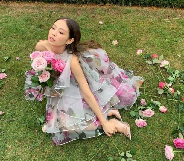 Jennie (BlackPink) solo và sự khắt khe đến hà khắc của Knet: Cô ta lạm dụng hình tượng quá đà!-1