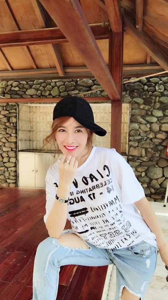 Quế Vân mê món thời trang ai cũng có thể mua được-6