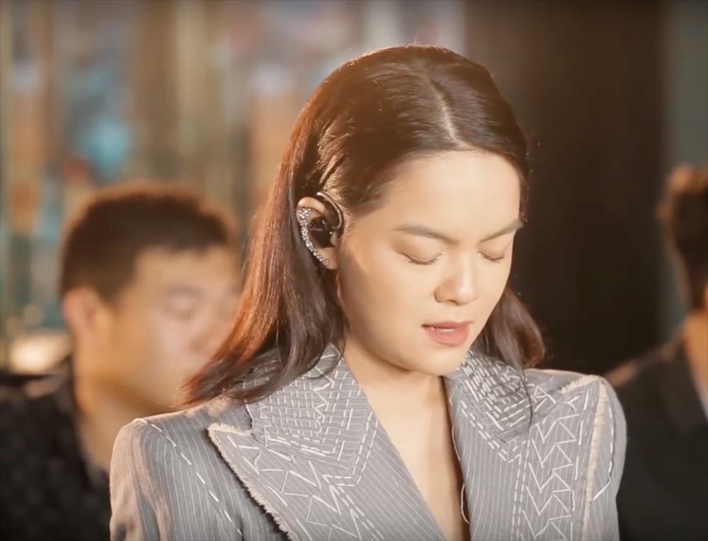 Phạm Quỳnh Anh nói gì khi clip vừa hát vừa khóc nghẹn từ trước khi có tin ly hôn được dân mạng chia sẻ rầm rộ-3