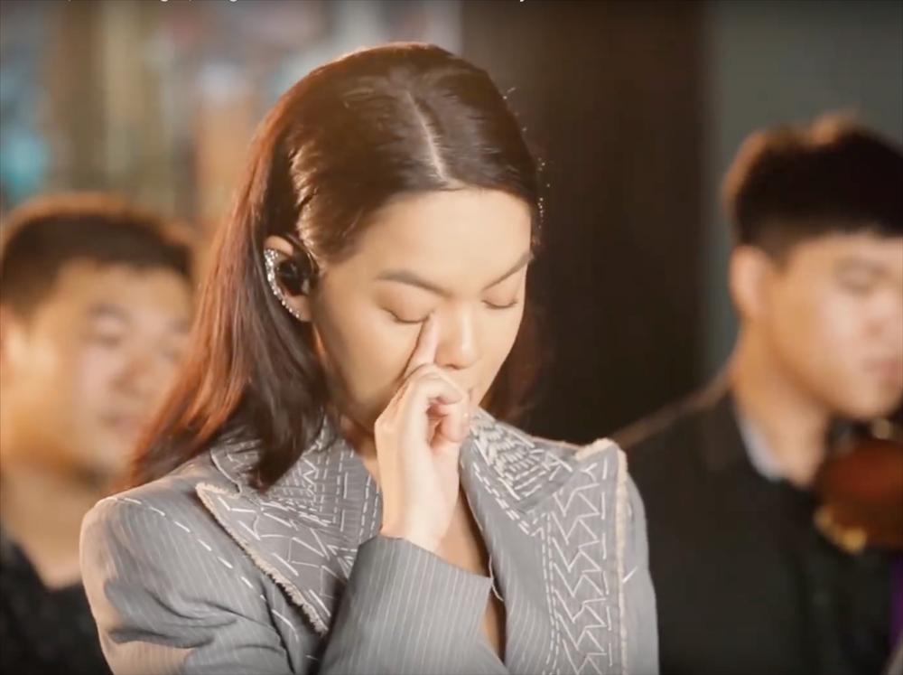 Phạm Quỳnh Anh nói gì khi clip vừa hát vừa khóc nghẹn từ trước khi có tin ly hôn được dân mạng chia sẻ rầm rộ-4