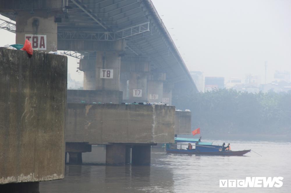 Xe Mercedes lao xuống sông Hồng, 2 người chết: Xác định danh tính nạn nhân thứ hai-1
