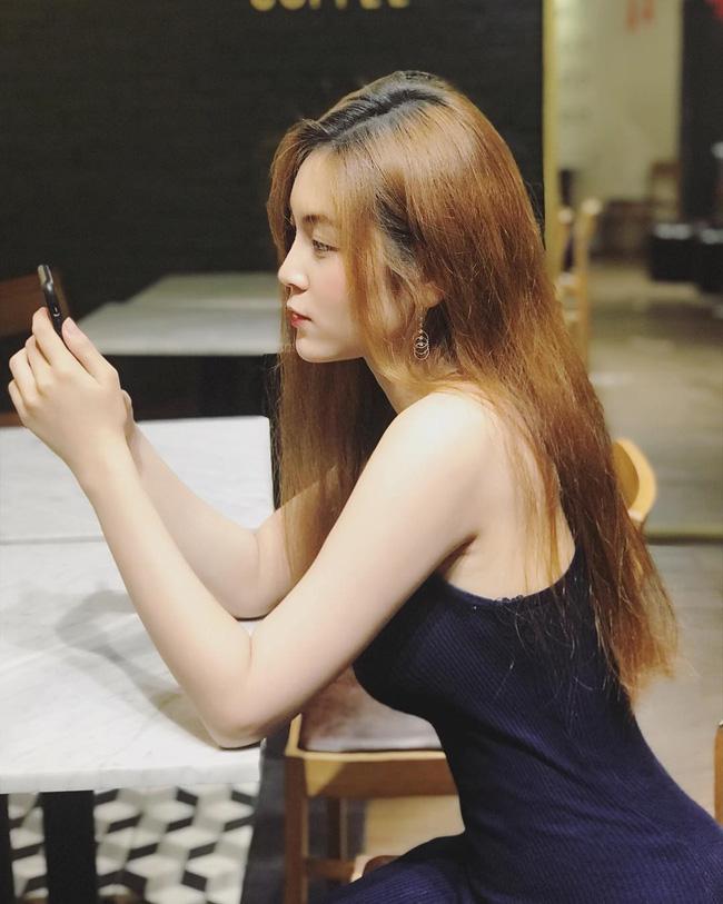 Sở hữu vòng eo con kiến cùng thân hình bốc lửa, cô giáo đẹp như hotgirl này đang gây bão mạng xã hội những ngày qua-5