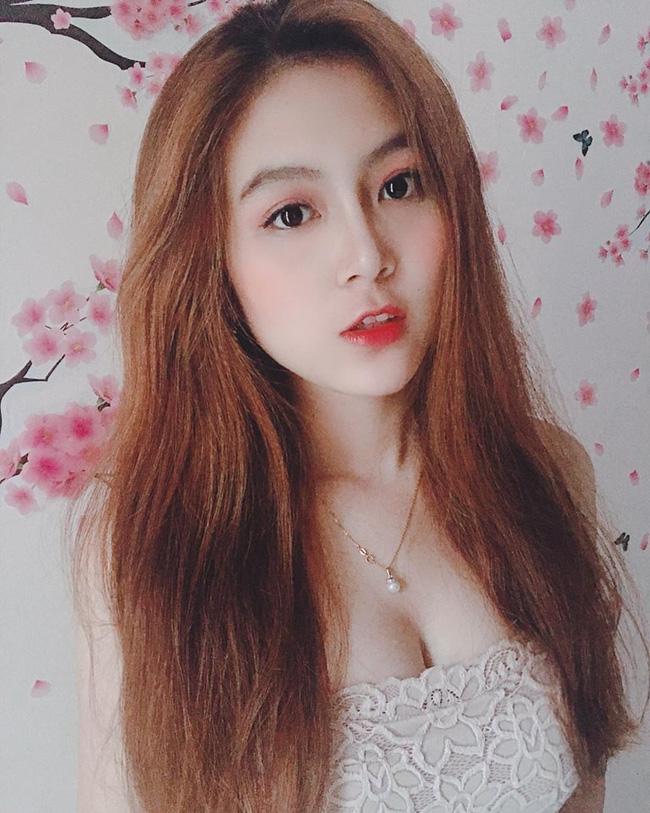 Sở hữu vòng eo con kiến cùng thân hình bốc lửa, cô giáo đẹp như hotgirl này đang gây bão mạng xã hội những ngày qua-6