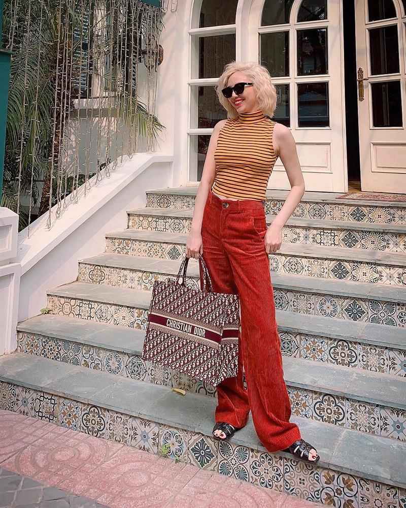 Minh Hằng sexy phô diễn hình thể với bikini đen huyền bí-10