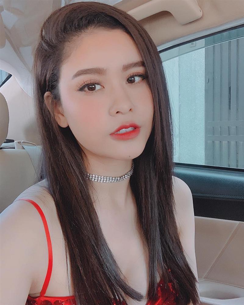 Minh Hằng sexy phô diễn hình thể với bikini đen huyền bí-11