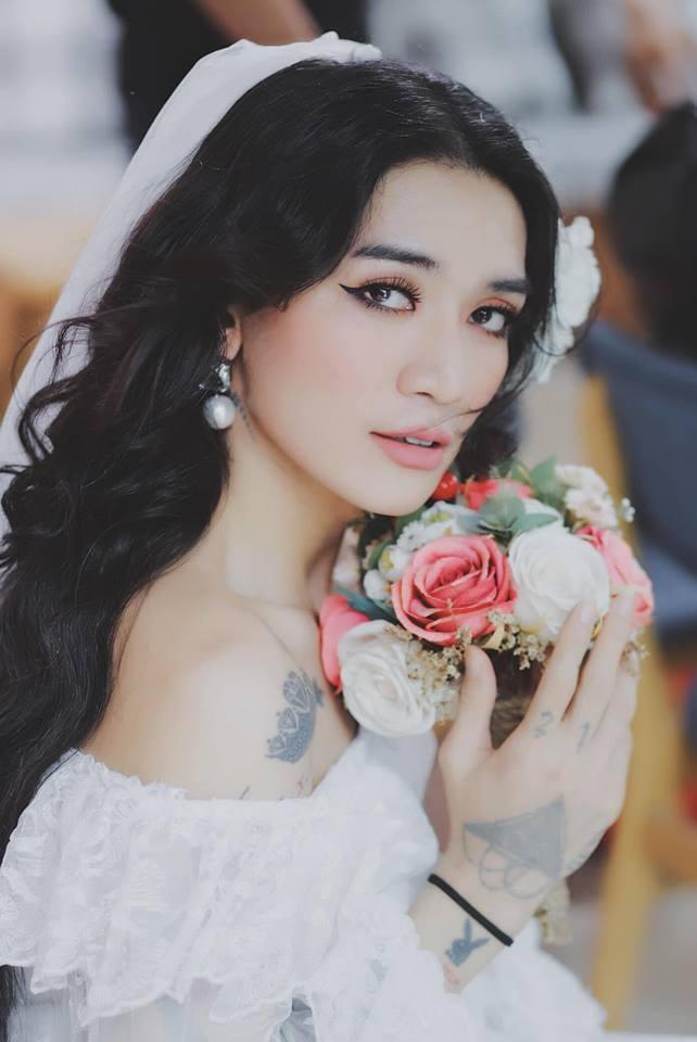 Khoe ảnh mặc váy cưới làm cô dâu xinh đẹp, BB Trần thông báo chuẩn bị lên xe hoa?-2