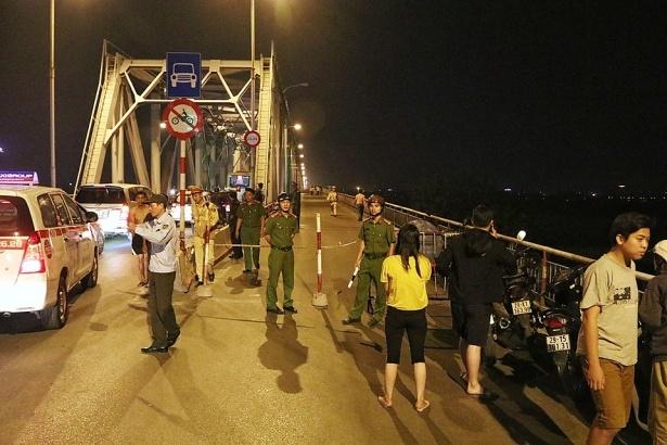 Khu vực cầu Chương Dương đã xảy ra những vụ tai nạn giao thông khiến người đi đường ớn lạnh-4