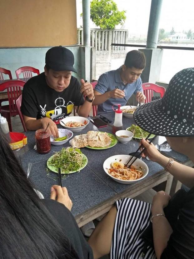 Một tháng sau đám cưới, Trường Giang và Nhã Phương cùng nhau về quê-1