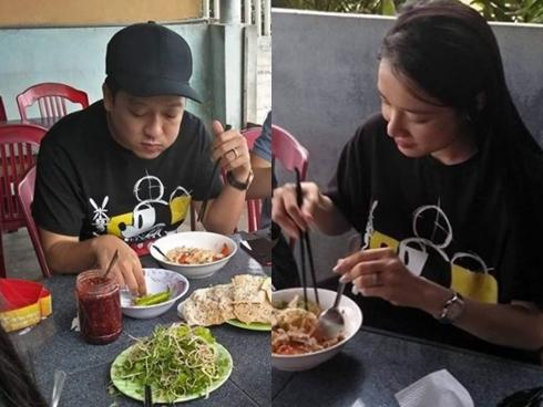 Một tháng sau đám cưới, Trường Giang và Nhã Phương cùng nhau về quê