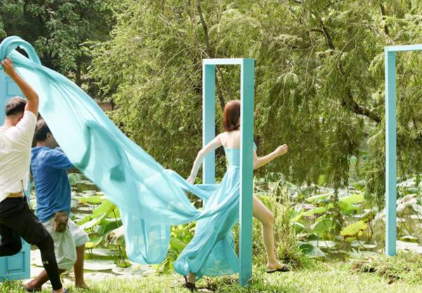 Bật mí hậu trường thú vị MV ‘Stay Open’ của Tóc Tiên-2