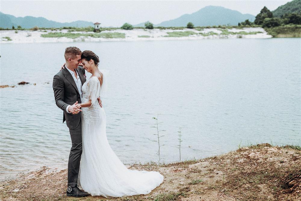 Quá ấn tượng với Việt Nam qua mạng, cặp đôi người Mỹ quyết định đến Hà Nội sống và chụp ảnh cưới đẹp long lanh-1