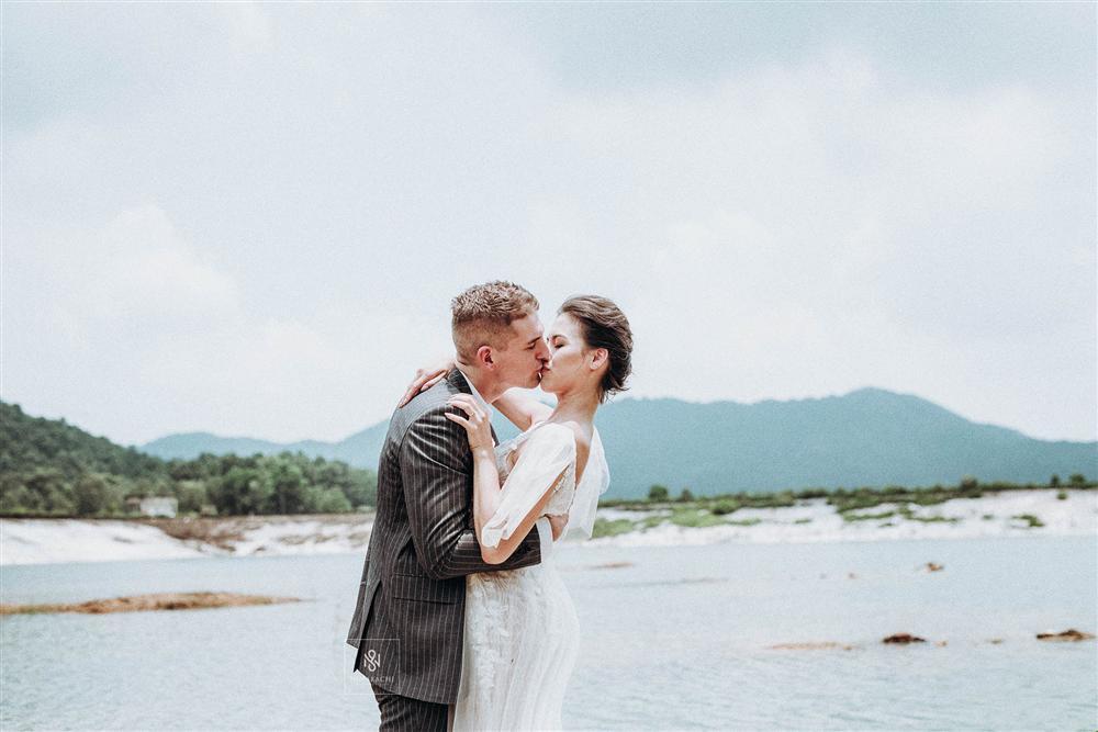 Quá ấn tượng với Việt Nam qua mạng, cặp đôi người Mỹ quyết định đến Hà Nội sống và chụp ảnh cưới đẹp long lanh-7