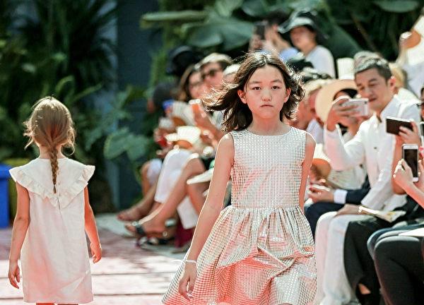 Lệnh Hồ Xung ngập trong nợ nần, con gái chi 350 triệu/ lần shopping-5