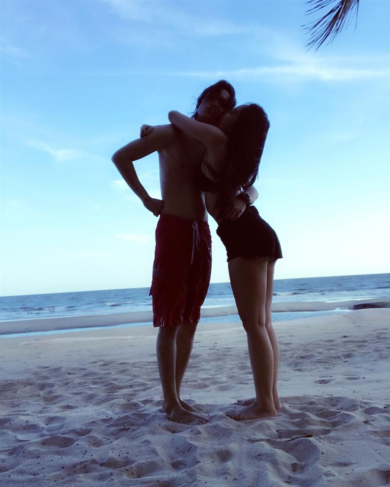 Nổi tiếng sau vụ ly hôn đình đám với Lâm Vinh Hải, dancer Lý Phương Châu ngày càng hở bạo-1